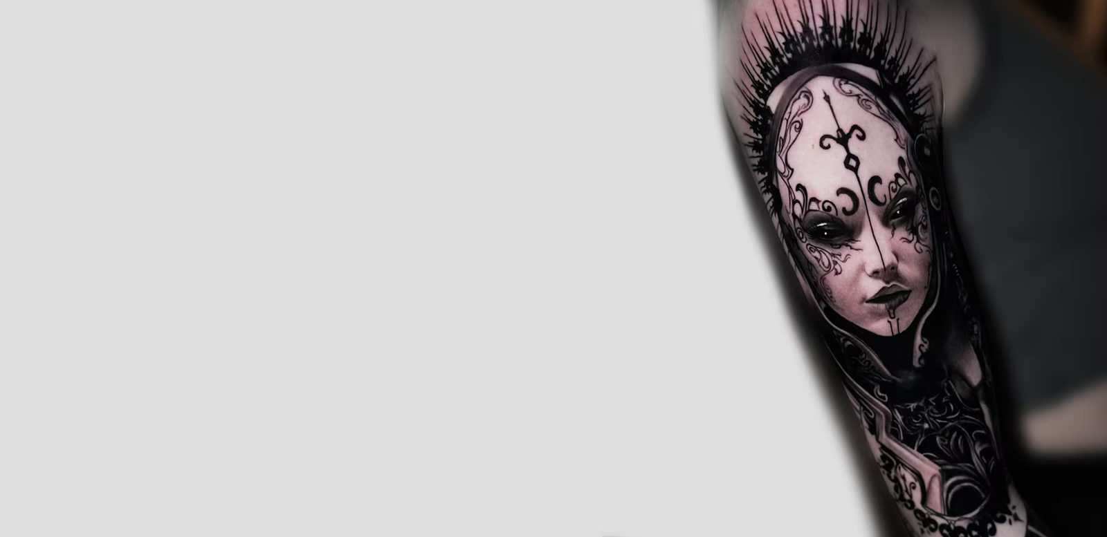 Realistisches Black & Grey Tattoo am Unterarm